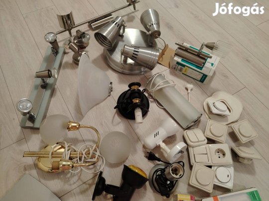 Lámpák különböző helyiségekben, égők és világítás szabályzó kapcsolók