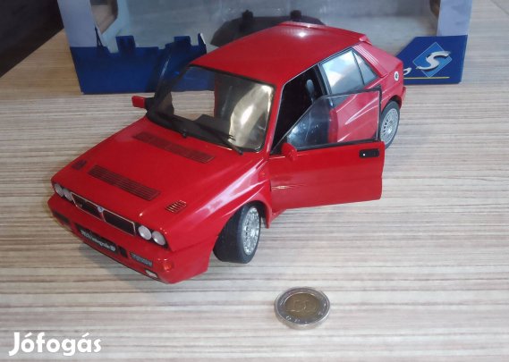 Lancia Delta 1:18 nagy fém modell