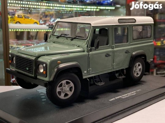 Land Rover Defender 110 Station Wagon 1995 1:18 Universal Hobbies