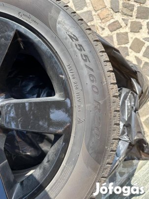 Land Rover Defender téli gumi gyári felnin 4 db-os szett eladó