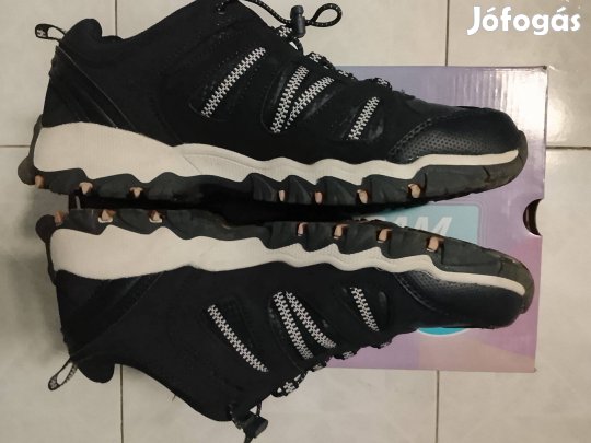 Landrover kék női sportcipő 39-es méretben keresi gazdáját