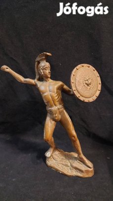 Lándzsa nélküli harcos pajzzsal szobor