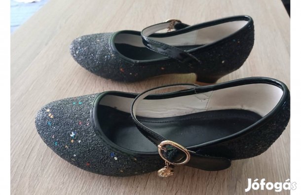 Lány alkalmi cipő, fellépő cipő, 35 ös, újszerű, bőr, alkalmi, kopogós