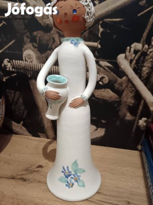 Lány kancsóval kerámia