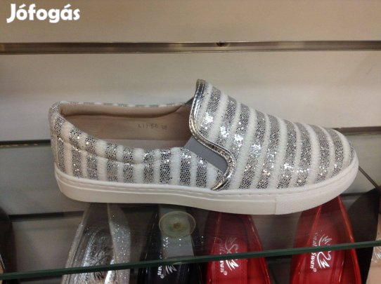 Lapos bebújós női cipő!40/41
