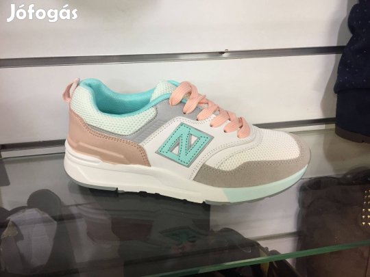 Lapos női utcai cipő!