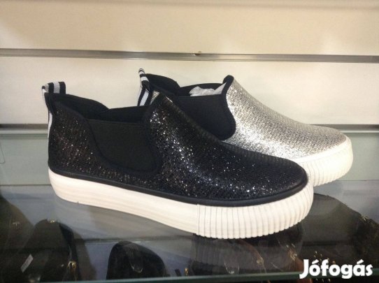 Lapos talpú női bebújós slip-on cip!