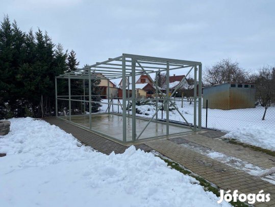 Lapra szerelt garázs váz 4 méter x 9 méter