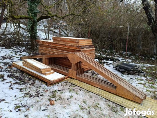 Lapra szerelt mobil faház