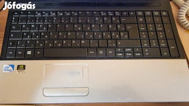 Laptop Acer Aspire E1-531G