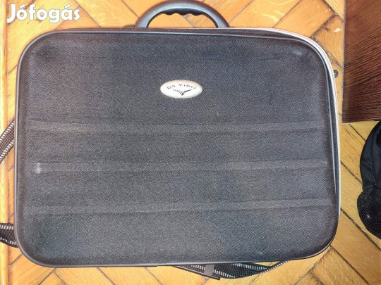Laptop táska nagy méretű kemény falú vállpántos 16os géphez