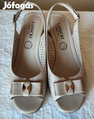 Lasocki bézs színű, női komfort valódi bőr szandál