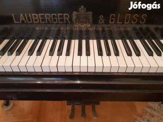 Lauberger Gloss páncéltőkés bécsi rövid zongora jó billentésű, tanulni