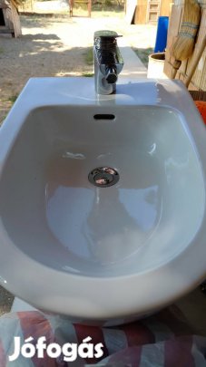 Laufen márkájú teljesen új bidé+csappal