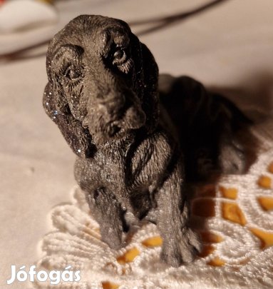 Lávakőből készült kutyus.