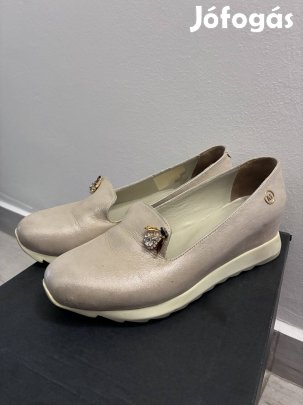 Laza elegáns női cipő 37