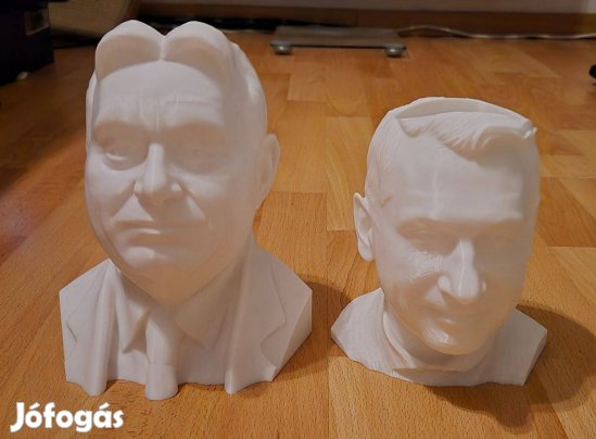 Lázár János,Wc-kefe tartó