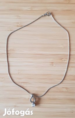 Lbvyr nyaklánc elegáns medállal