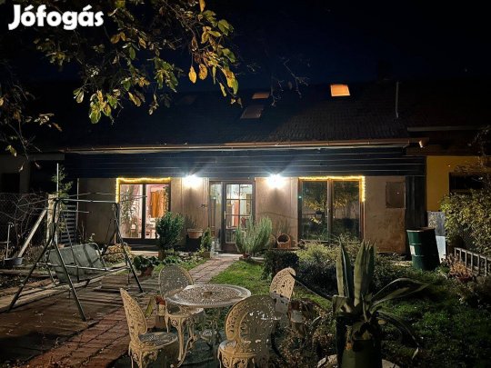 Leárazás! Eladó csendes, kertes ház a belváros közepén