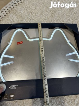 Ledes cicás Tükör