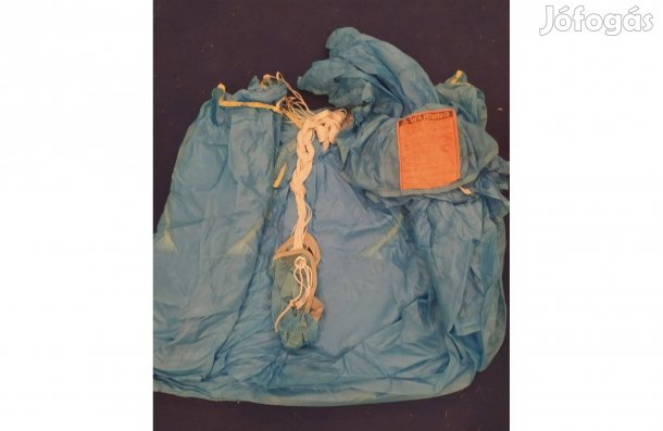 Légcellás ejtőernyő paplanernyő