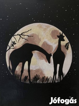 Legelésző zsiráfok a holdfényben