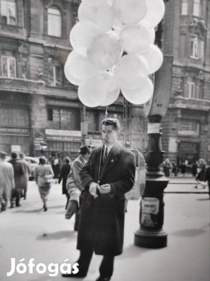 Léggömb árus, 3 db fotó