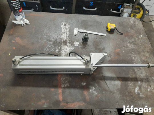 Léghenger,  levegő munkahenger több darab. 