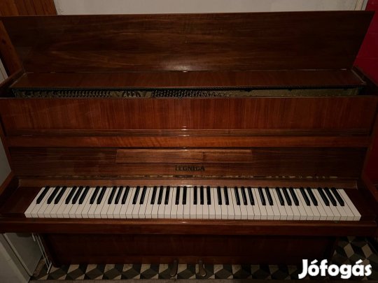 Legnica pianínó / álló zongora klasszikus fa, gyakorláshoz