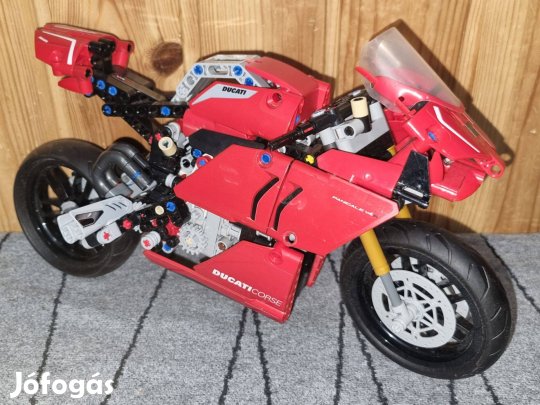 Lego 42107 Ducati Panigale V4R hiányos állapotban