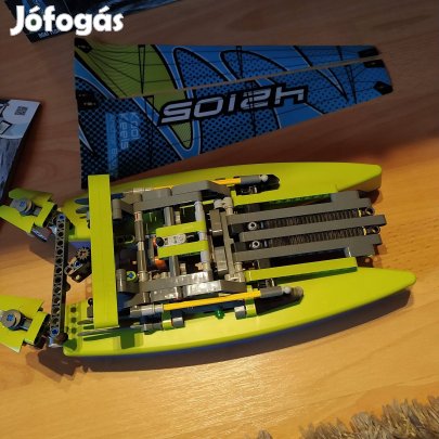 Lego Technic Katamarán 42105