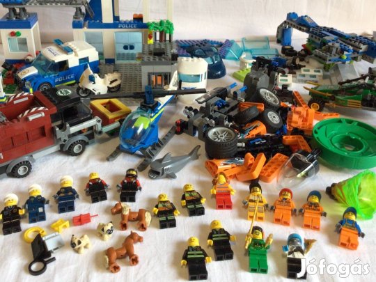 Lego csomag : épület, jármű, figurák