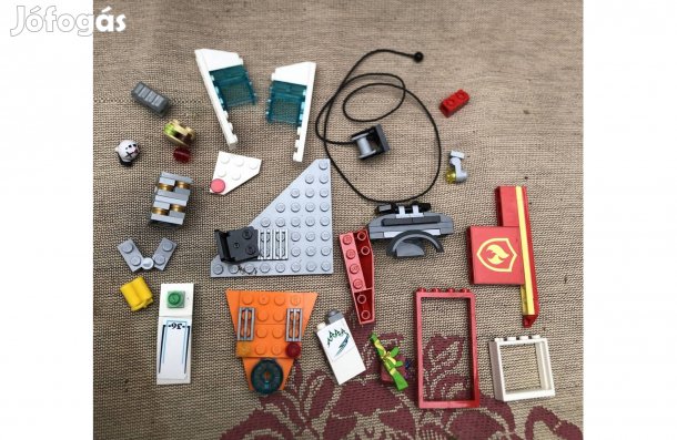 Lego egyedi alkatrészek egyben 10000 Ft