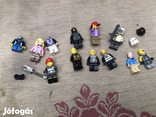 Lego figurák egyben 10000 Ft 