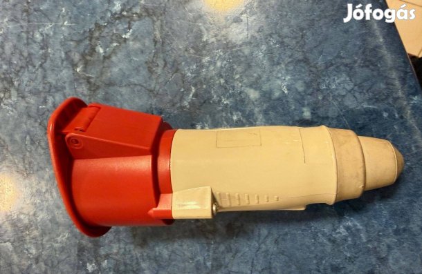 Legrand hordozható 32A+F dugaszoló aljzat