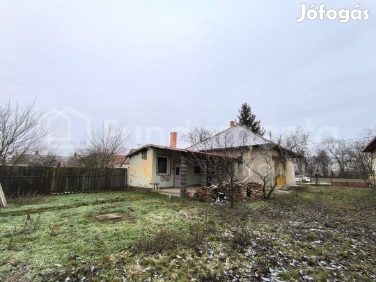 Lehetőség Kétpón formálható családi ház nagy telekkel