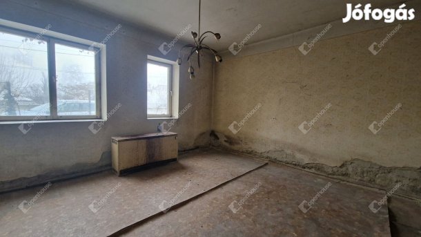 Lehetőségek tárháza... eladó családi ház Ácson.