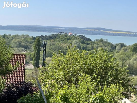 Lélegzet elállító panorámás nyaraló, csendes zsákutcában