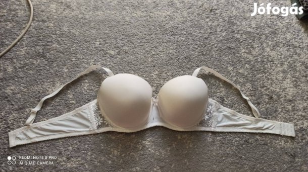 Lemila fehér csipkés előformázott melltartó 100E