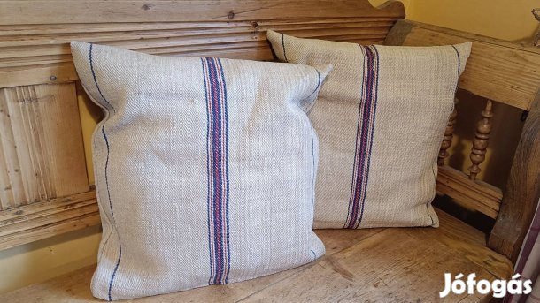 Len/kendervászonból (zsákvászonból) készült 50x50 cm csíkos díszpárnák