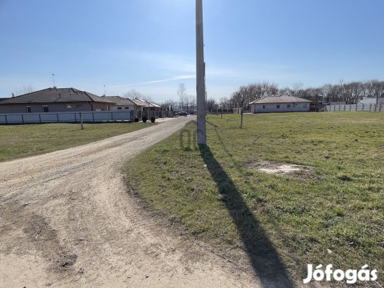 Lenc-telepen  építési sarok telek eladó