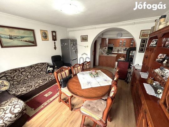 Lencz telepen igazi ritkaság! Tágas, 3 szobás családi ház eladó, rende