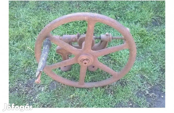 Lendkerekes kovácsfúró