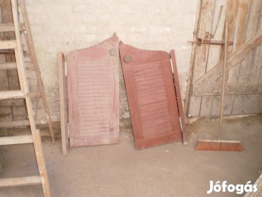 Lengőajtó vagy csapóajtó