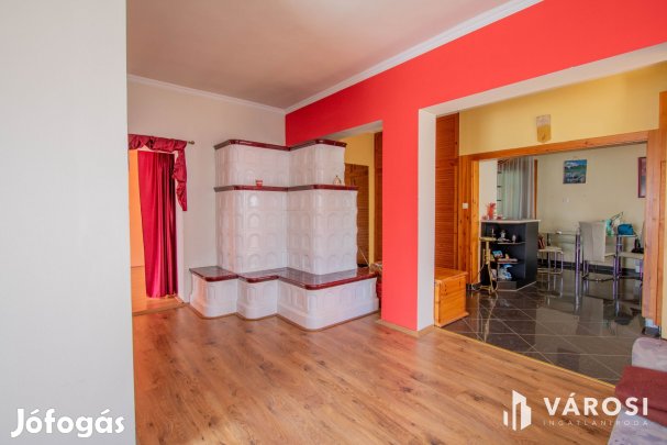 Lentiben eladó ház, családias, nyugodt részen!