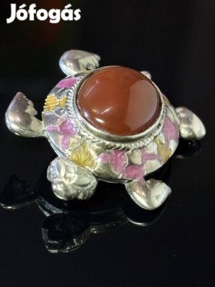 Lenyűgöző, egyedi, Bross, Karneol kővel