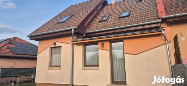 Lenztelep szélén 5+2 szobás családi ház eladó