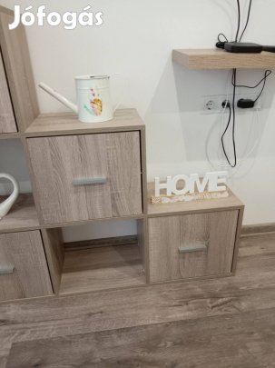 Lépcsőzetes szekrény