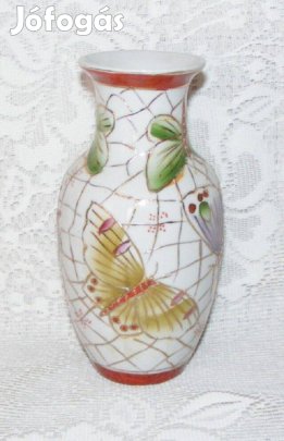 Lepkés, pillangós porcelán váza