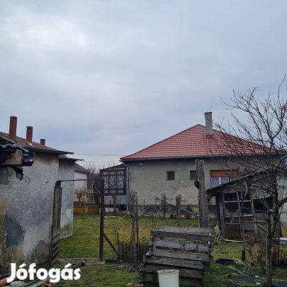 Lesenceistvándon családi ház eladó